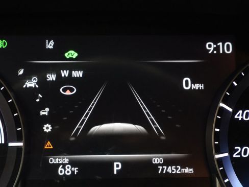 Used 2023 Toyota Highlander LE FWD image 21