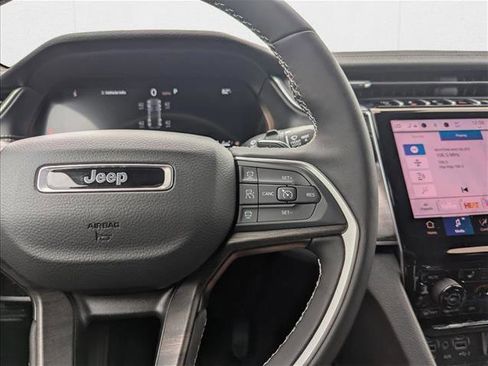 New 2025 Jeep Grand Cherokee Limited image 12
