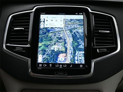 Used 2024 Volvo XC90 B5 Plus w/ Protection Package Premier image 14