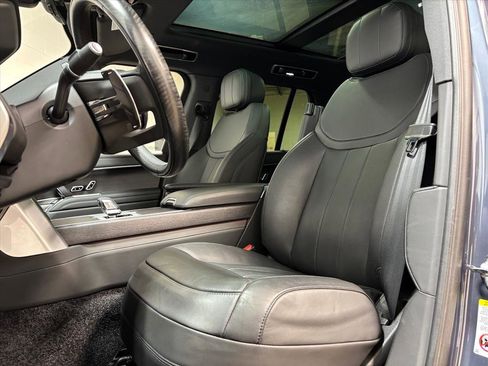 Used 2025 Land Rover Range Rover SE image 21