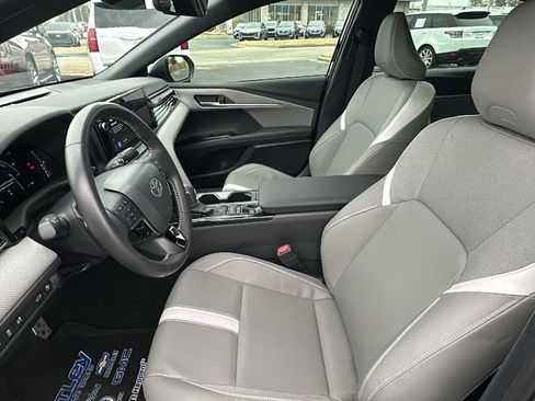 Used 2025 Toyota Camry LE image 9