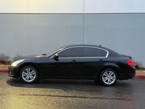 Used 2011 INFINITI G37 x Sedan w/ Premium Pkg image 3