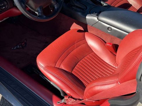 Used 1998 Chevrolet Corvette Coupe w/ Roof Pkg image 12