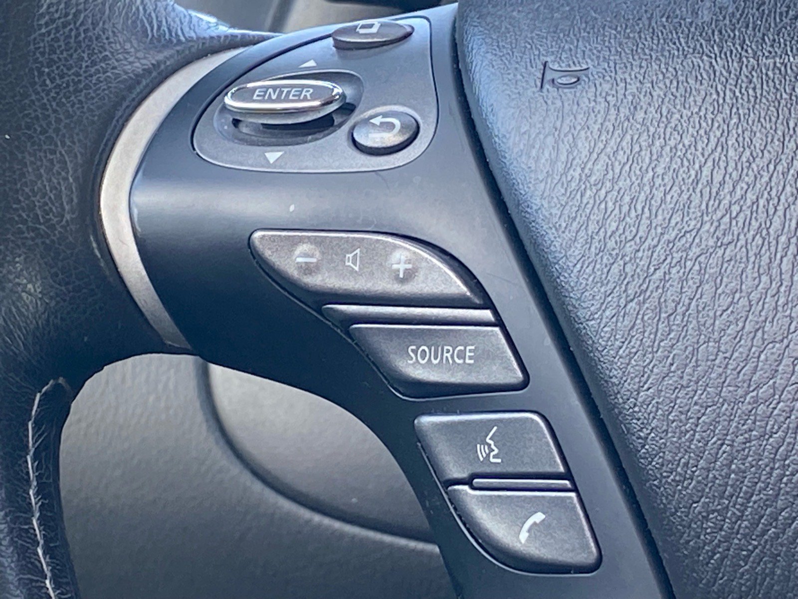 Used 2018 INFINITI QX60 FWD w/ Premium Plus Package image 7