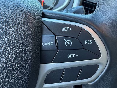 Used 2017 Jeep Cherokee Latitude w/ Comfort/Convenience Group image 46