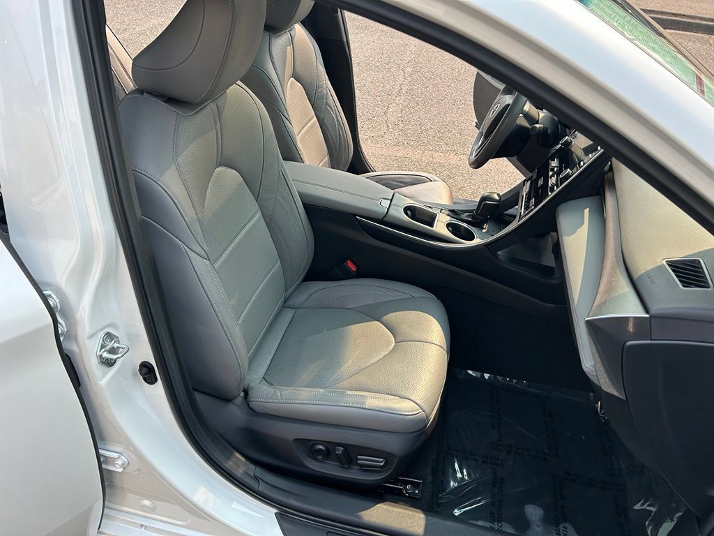 Used 2021 Toyota Avalon Limited w/ Advanced Safety Package FWD image 16