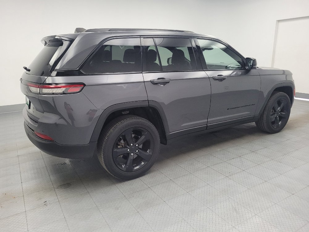 Used 2023 Jeep Grand Cherokee Altitude AWD/4WD image 10