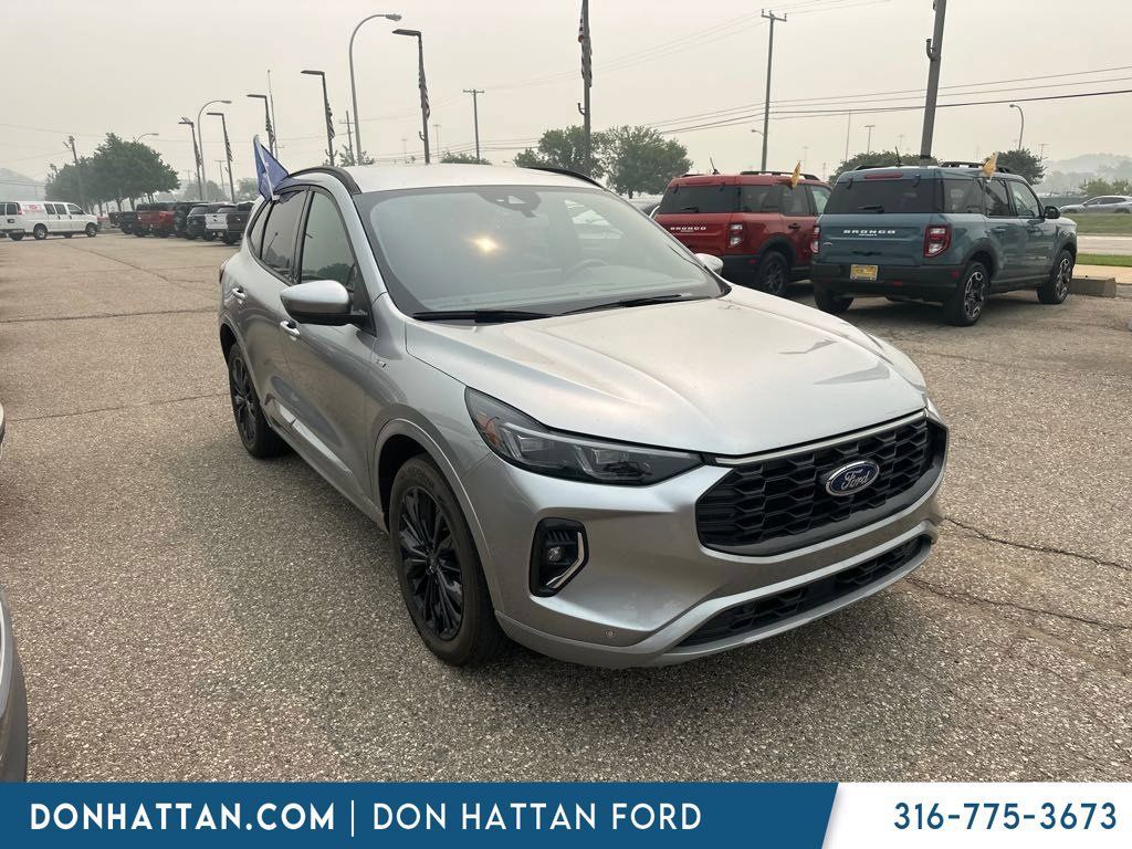 Used 2023 Ford Escape ST-Line Elite AWD/4WD image 5