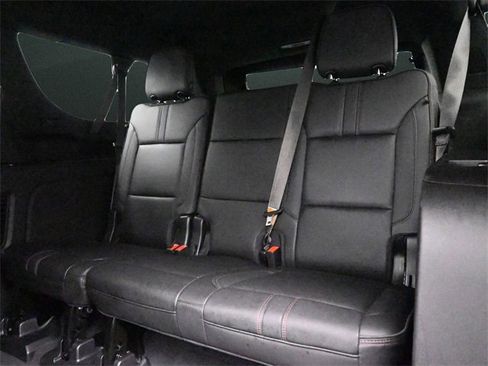 Used 2022 Chevrolet Suburban RST w/ Luxury Package image 16