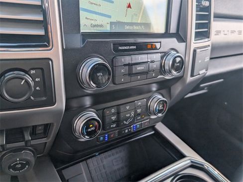 Used 2020 Ford F350 Platinum w/ FX4 Off-Road Package image 23