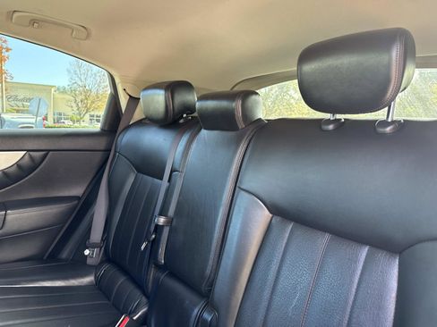 Used 2017 INFINITI QX70 Base image 16