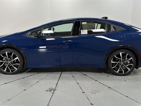 New 2026 Toyota Prius Plug-In Hybrid image 8