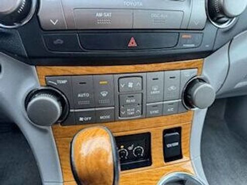 Used 2010 Toyota Highlander Limited image 14