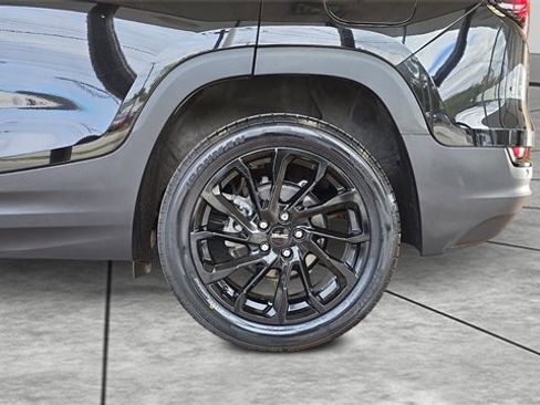 Used 2023 GMC Terrain SLE w/ Elevation Edition image 27