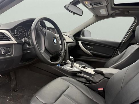 Used 2018 BMW 320i xDrive Sedan w/ Convenience Package image 14