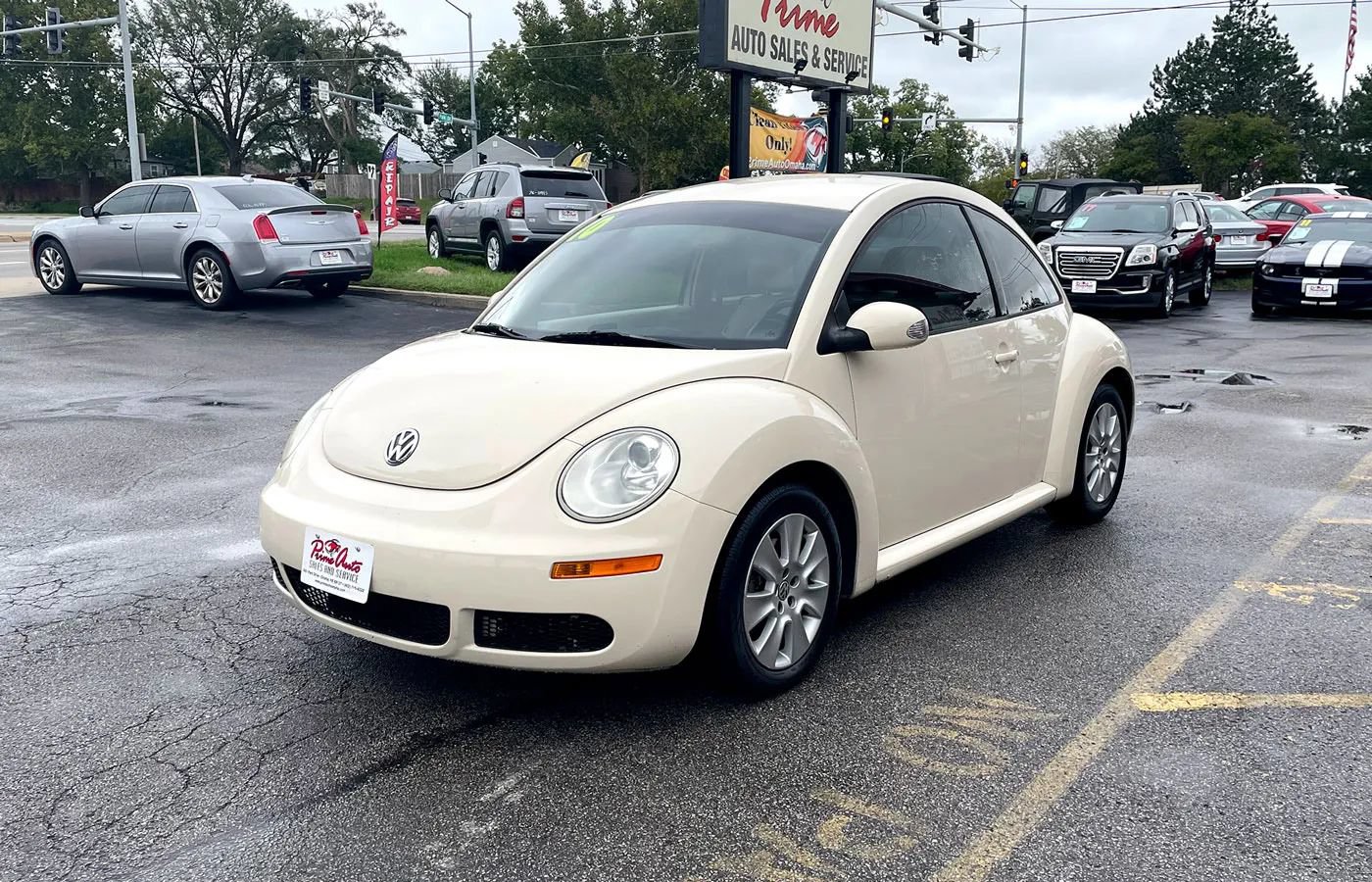 Used 2010 Volkswagen Beetle Coupe FWD image 2
