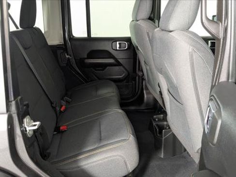 Used 2025 Jeep Wrangler Unlimited Sahara AWD/4WD image 18