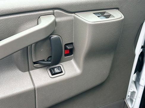 Used 2024 GMC Savana 4500 w/ Power Convenience Package image 23