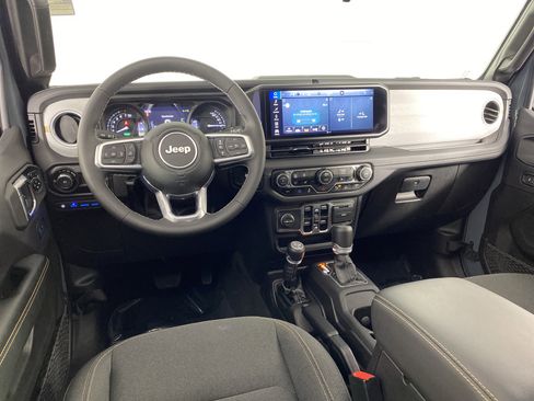 Used 2025 Jeep Wrangler Sahara w/ Safety Group image 33