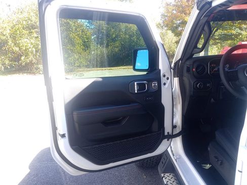 Used 2025 Jeep Wrangler Unlimited Rubicon image 10