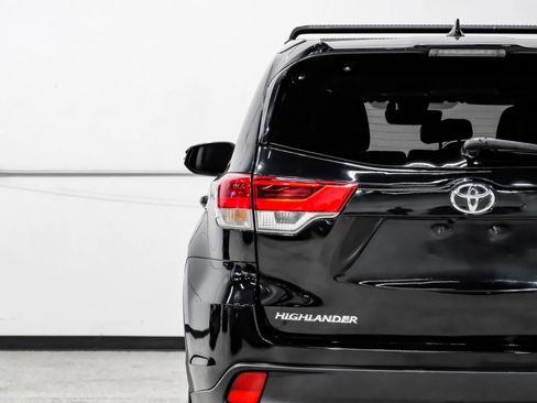 Used 2019 Toyota Highlander XLE FWD image 47
