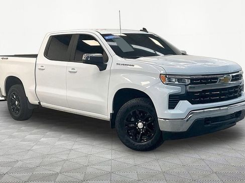 Used 2024 Chevrolet Silverado 1500 LT AWD/4WD image 3