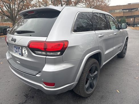 Used 2015 Jeep Grand Cherokee Altitude image 4