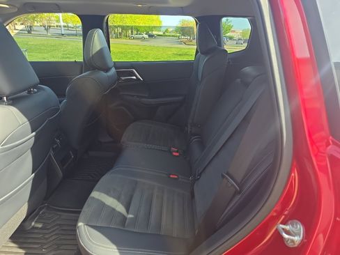 Used 2024 Mitsubishi Outlander SE Black Edition image 14