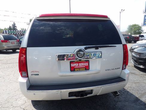 Used 2012 Cadillac Escalade Luxury AWD/4WD image 4