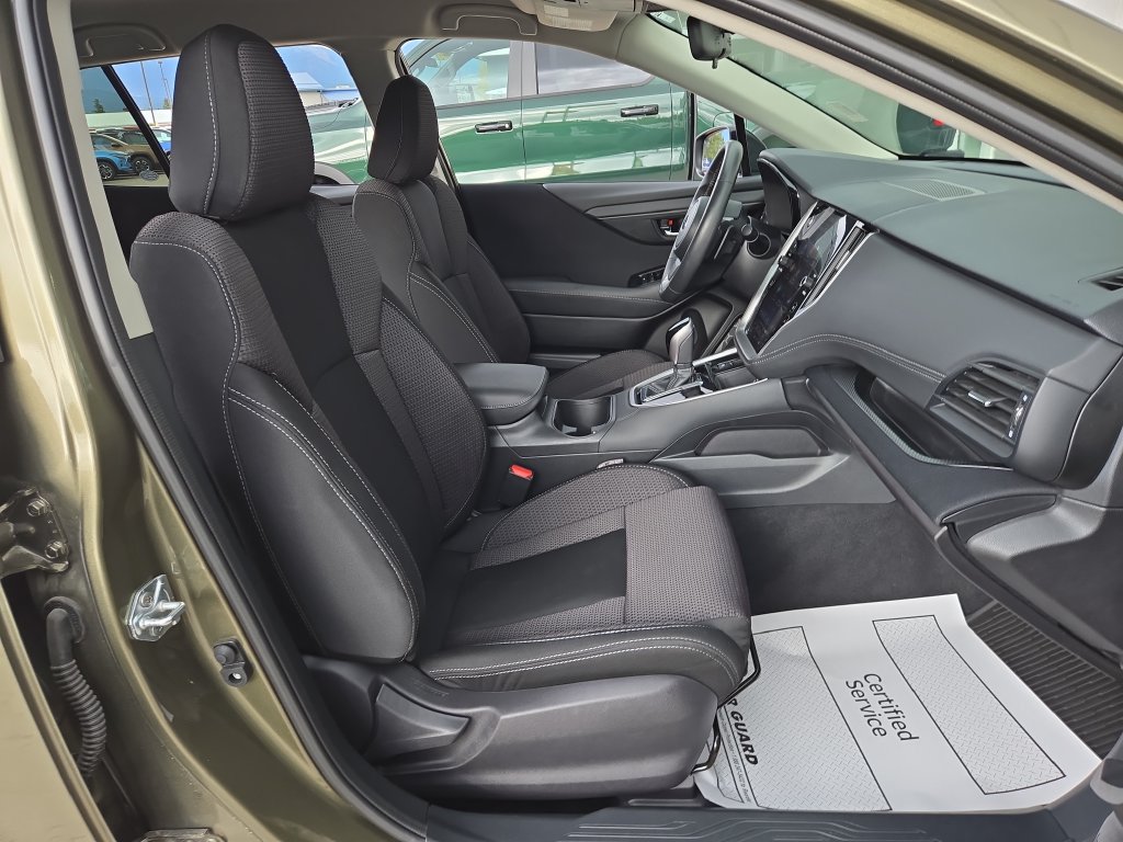 Used 2025 Subaru Outback Premium AWD/4WD image 17