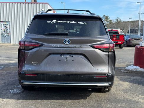 Certified 2024 Toyota Sienna Platinum image 4