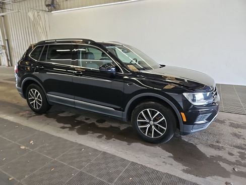 Used 2021 Volkswagen Tiguan SE w/ Panoramic Sunroof Package image 6