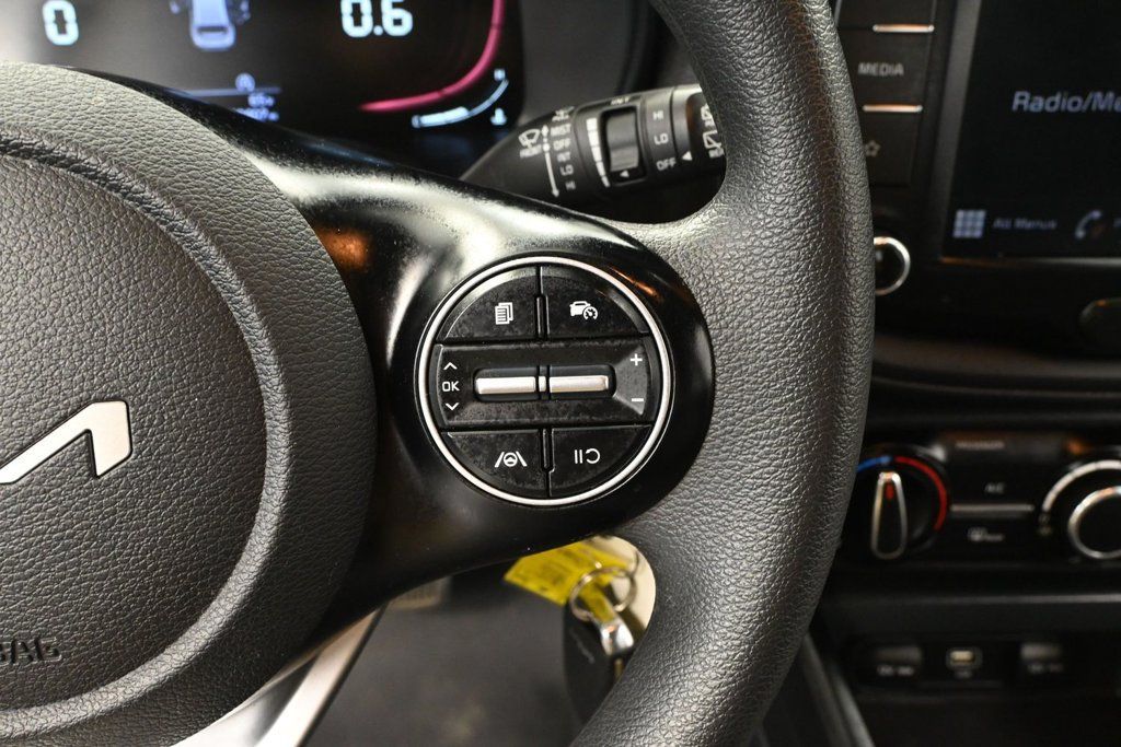 Used 2023 Kia Soul LX w/ LX Technology Package FWD image 22