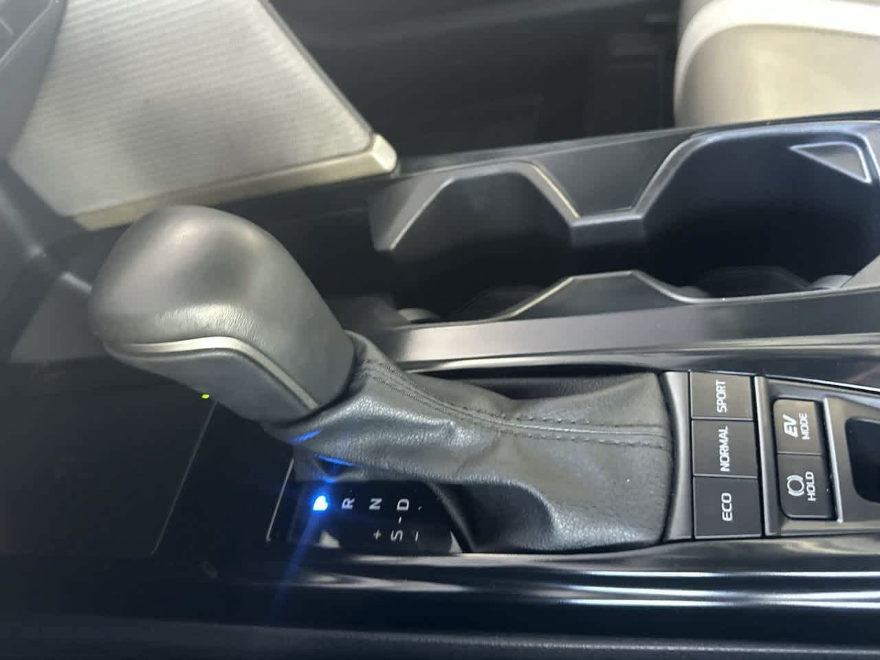 Used 2025 Toyota Camry SE FWD image 21