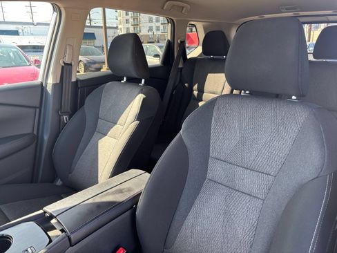 Used 2025 Nissan Rogue SV FWD image 37