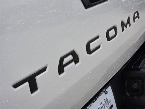 Certified 2025 Toyota Tacoma TRD Off-Road image 8