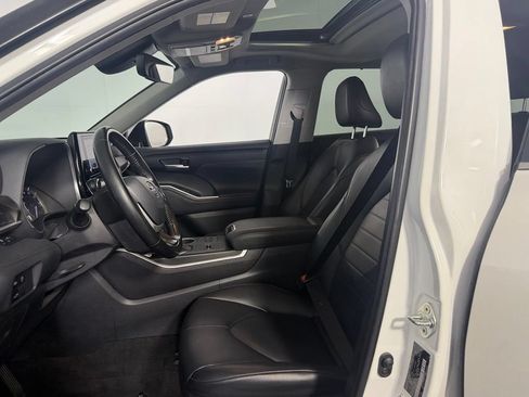 Used 2023 Toyota Highlander XLE FWD image 20