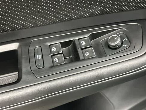 Used 2024 Volkswagen Atlas Cross Sport SE FWD image 20