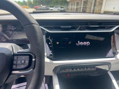 New 2026 Jeep Cherokee Limited AWD/4WD image 15