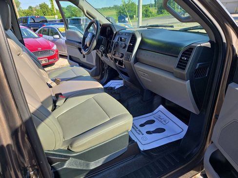 Used 2017 Ford F250 XL w/ Snow Plow Prep Package image 23