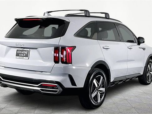 Used 2023 Kia Sorento EX w/ Panoramic Sunroof Package image 6