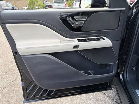 Used 2025 Lincoln Aviator AWD w/ Jet Appearance Package image 12