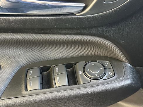 Used 2022 Chevrolet Equinox RS image 23