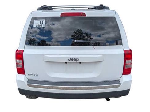 Used 2014 Jeep Patriot Latitude w/ Freedom Edition Package FWD image 4