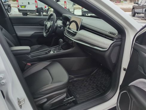 Used 2024 Jeep Compass Latitude image 36