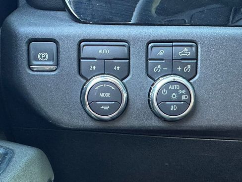 Certified 2025 GMC Sierra 1500 SLT image 22