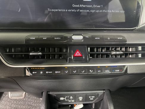 Used 2025 Kia K4 FWD image 16