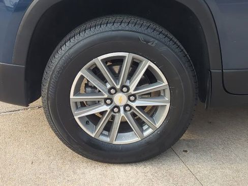 Certified 2023 Chevrolet Traverse LT image 3