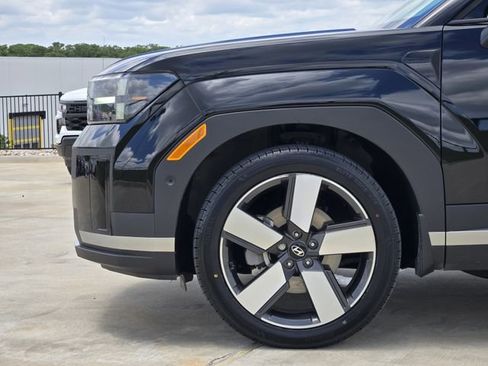 Used 2025 Hyundai Santa Fe Limited AWD/4WD image 10