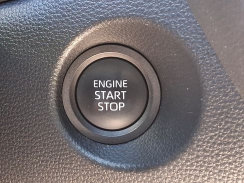 Used 2024 Toyota Corolla Cross XLE FWD image 23